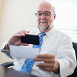 man using mobile deposit.